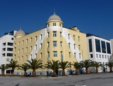 Αναρχικοί έκαναν «έφοδο» στην πρυτανεία του Πανεπιστημίου Θεσσαλίας- Τραυματισμένη μια υπάλληλος